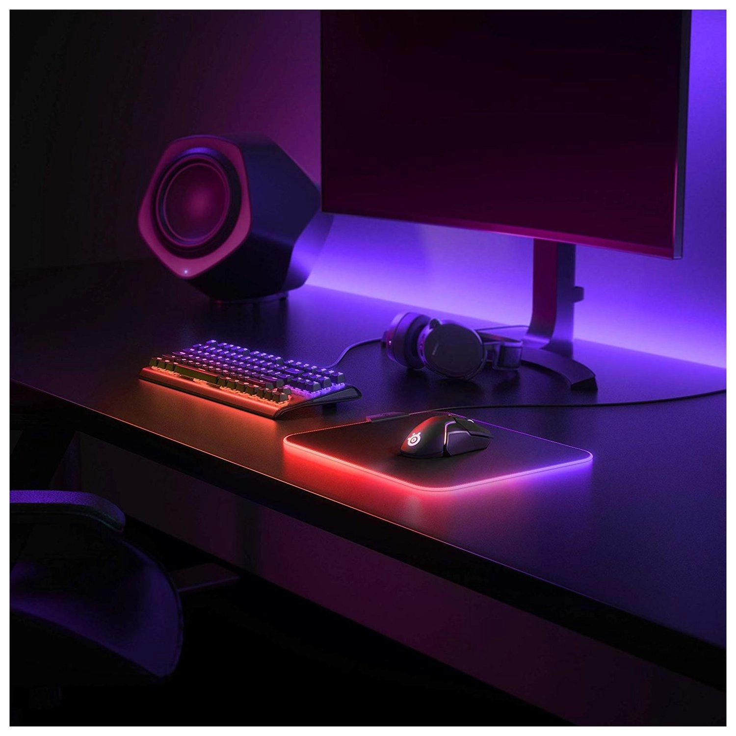 QcK Prism M Cloth Gaming Mouse Pad - 32x27 cm