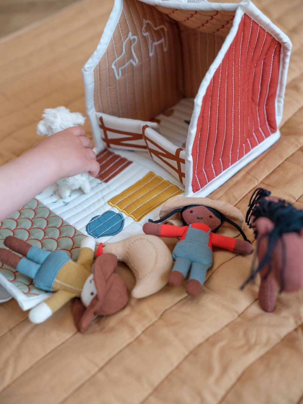 Pocket Friend Plush Toy - Farmer Laura - 11 x 3 x 14 cm 100% Organic Cotton