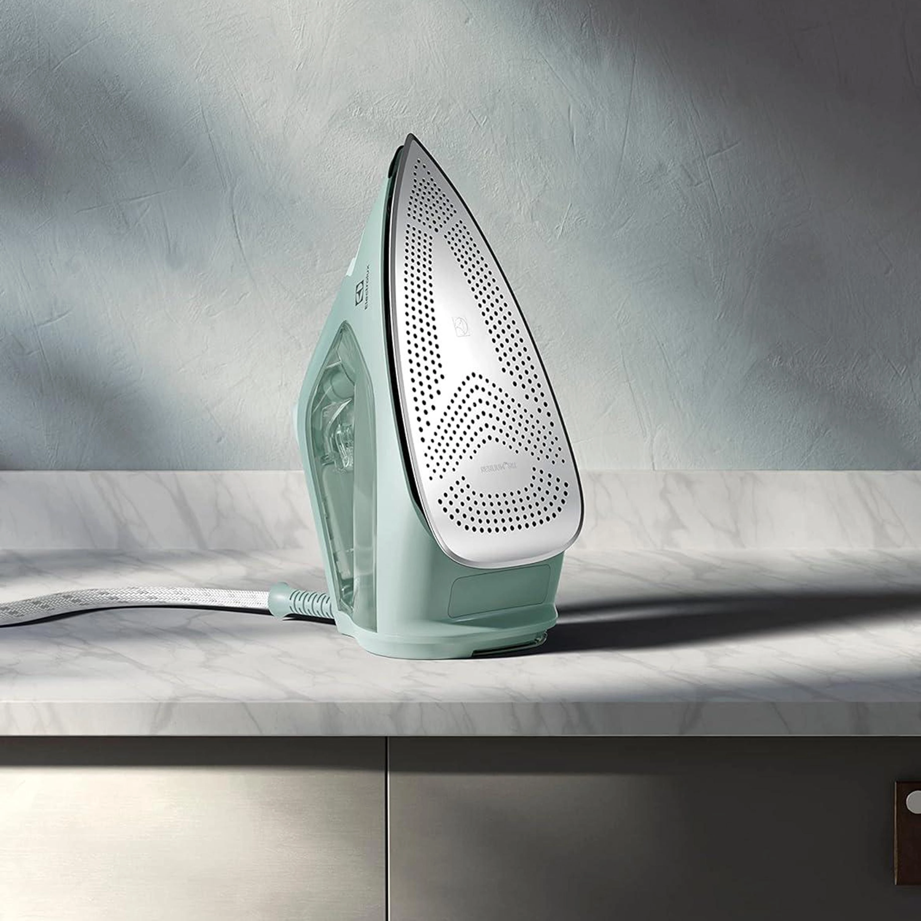 Refine 700 - Steam Iron 0.37L