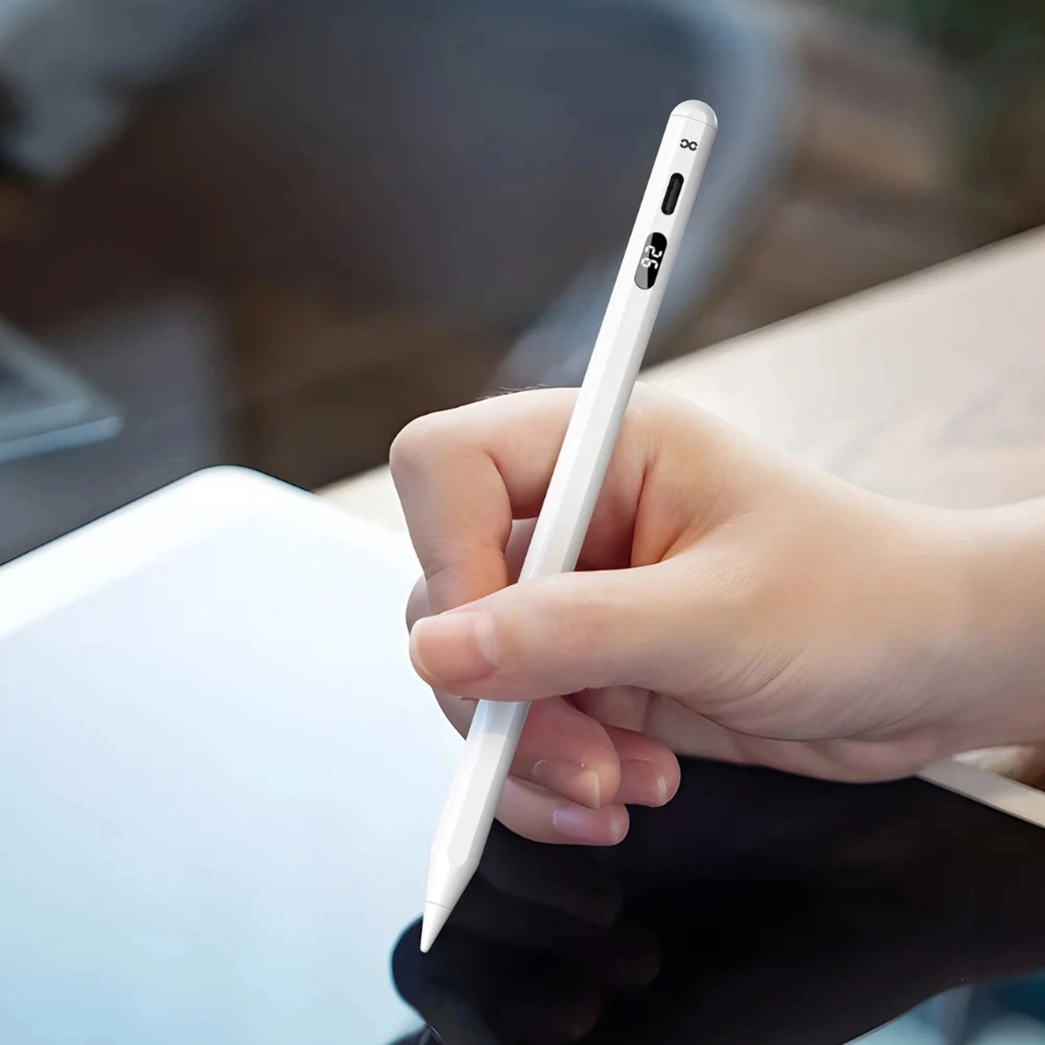 Pointe - Magnetic White USB-C 10-hour battery