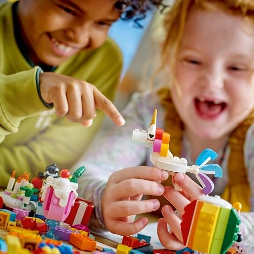 Classic Creative Party Box (11029) - 12 Mini-Build Toys Multicolor