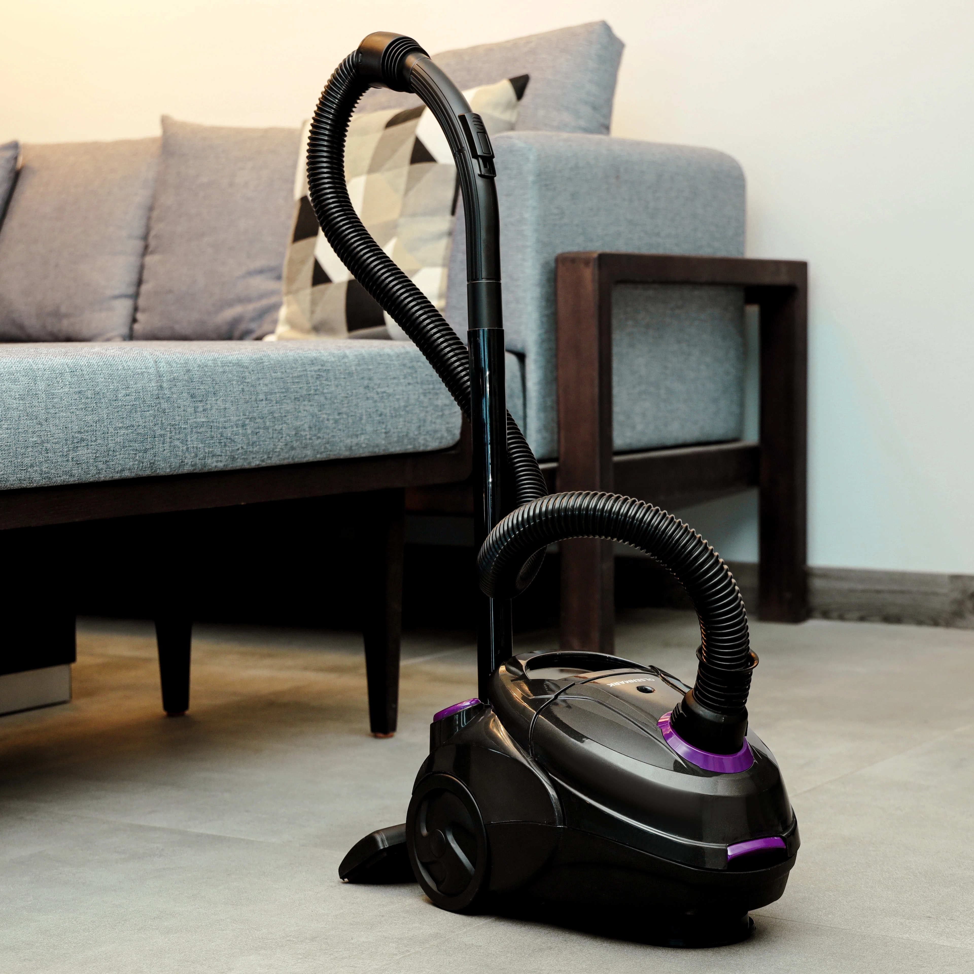 Vacuum Cleaner (OMVC1782)