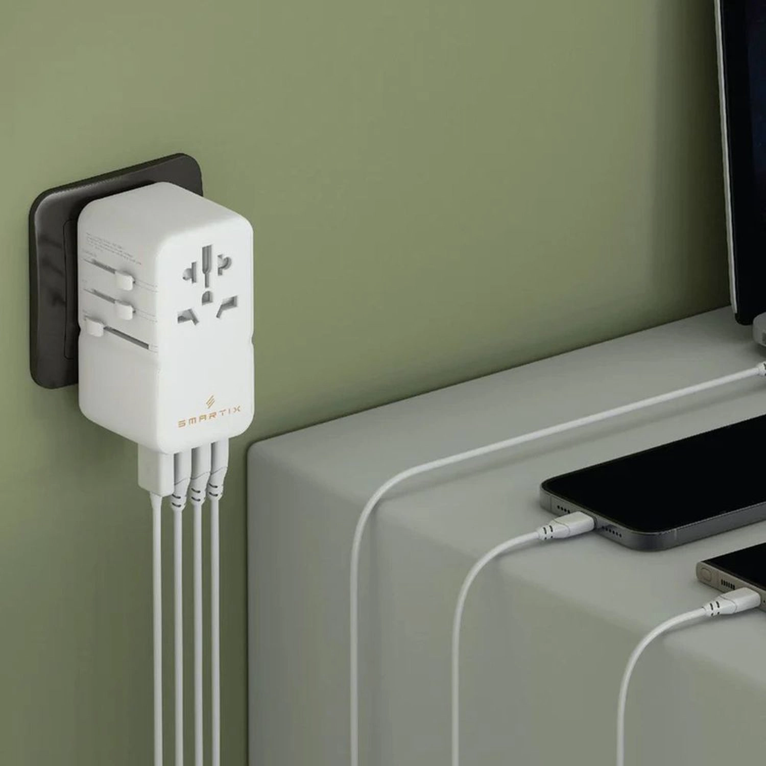 Premium Universel Travel Adaptor - US/EU/AU/UK 140W