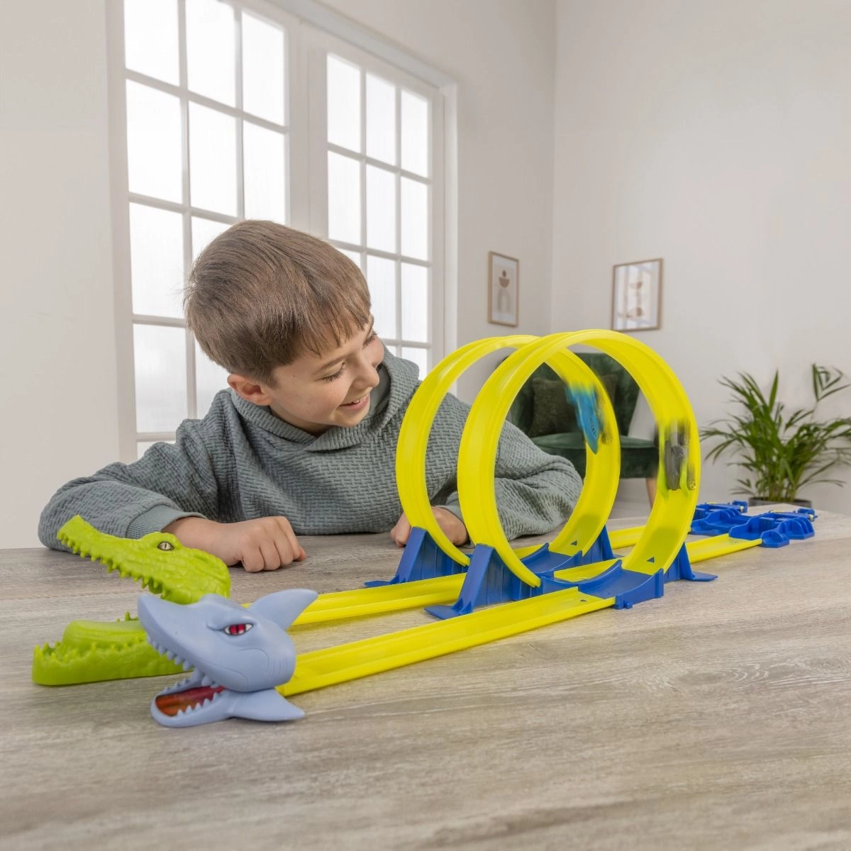 Snake Pit Garage - 2 level + Beast Machines car - 3-inch