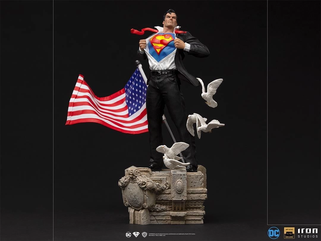 Clark Kent Deluxe - DC Comics - Art Scale 1/10 - Limited Edition Hand Painted Removable Cloth Flag