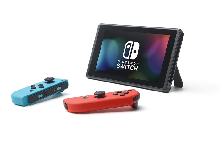 Nintendo Switch OLED - White Joy-Con Bundle