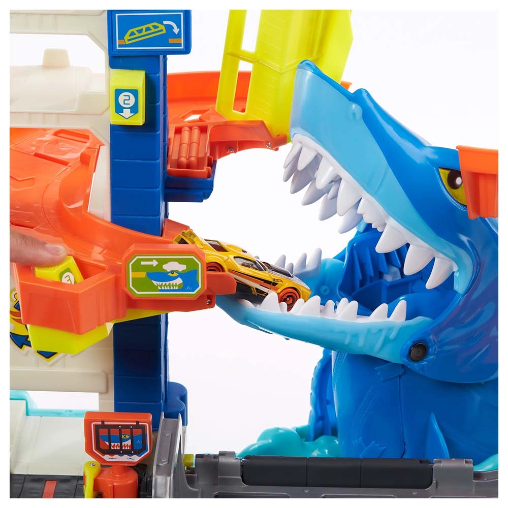 City Parking Garage & Toy Car - 1:64