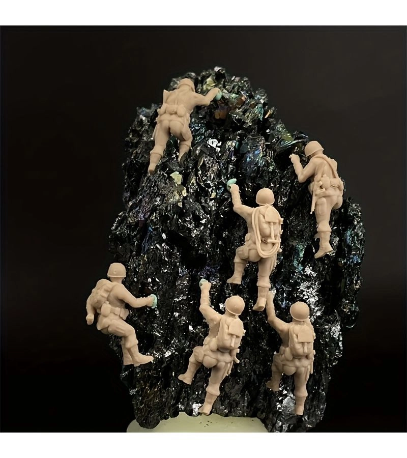 Generic Normandy US Army Climbing Soldier Figures - 6 1/72 scale