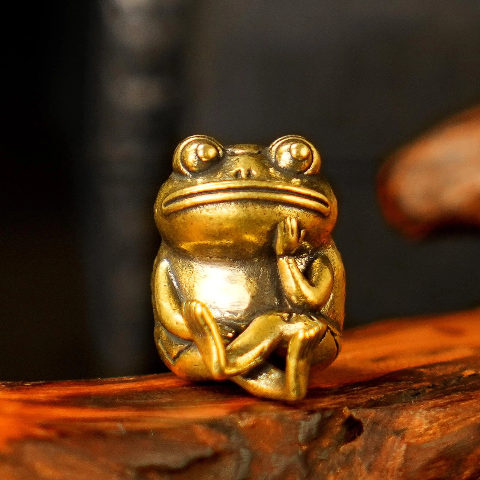 chovy Retro Frog Statue - Brass