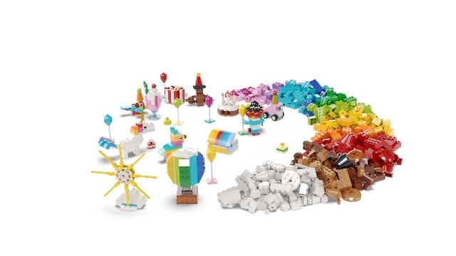 Classic Creative Party Box (11029) - 12 Mini-Build Toys Multicolor
