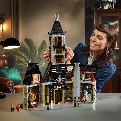 Haunted House (10273) - 10 minifigures