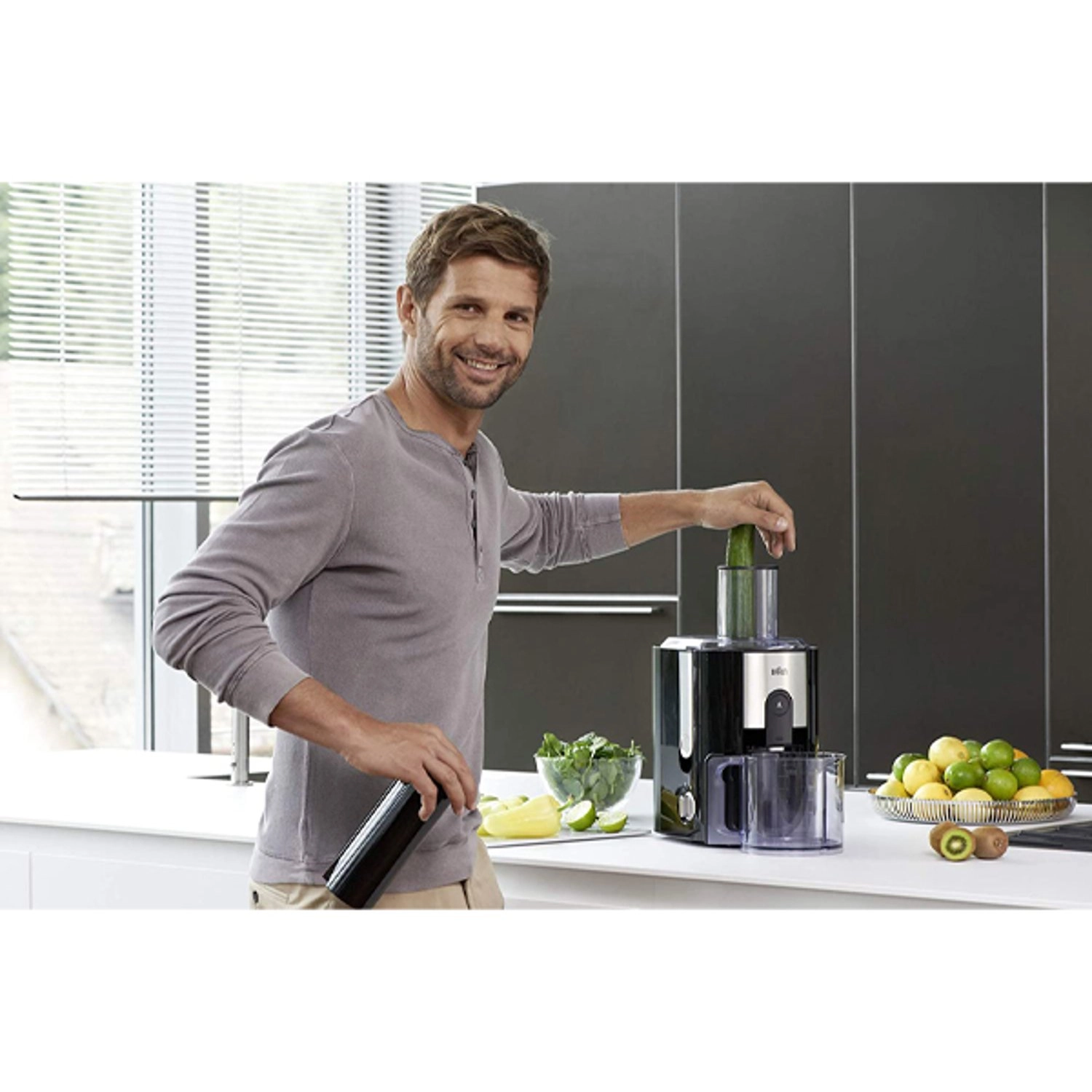 Identity Collection Spin Juicer J 500 - 900W