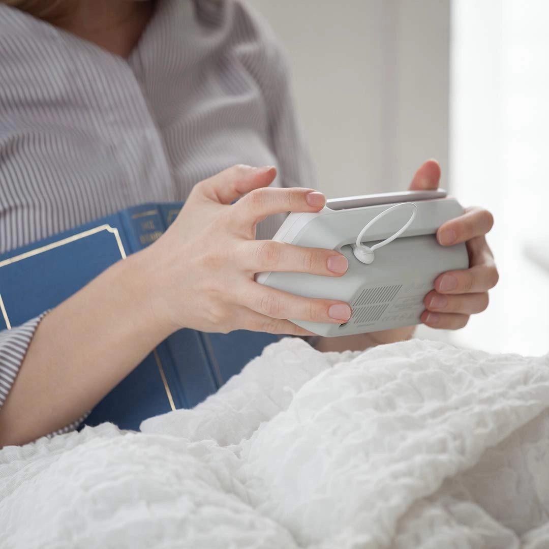 Retro TV Style Stand Holder