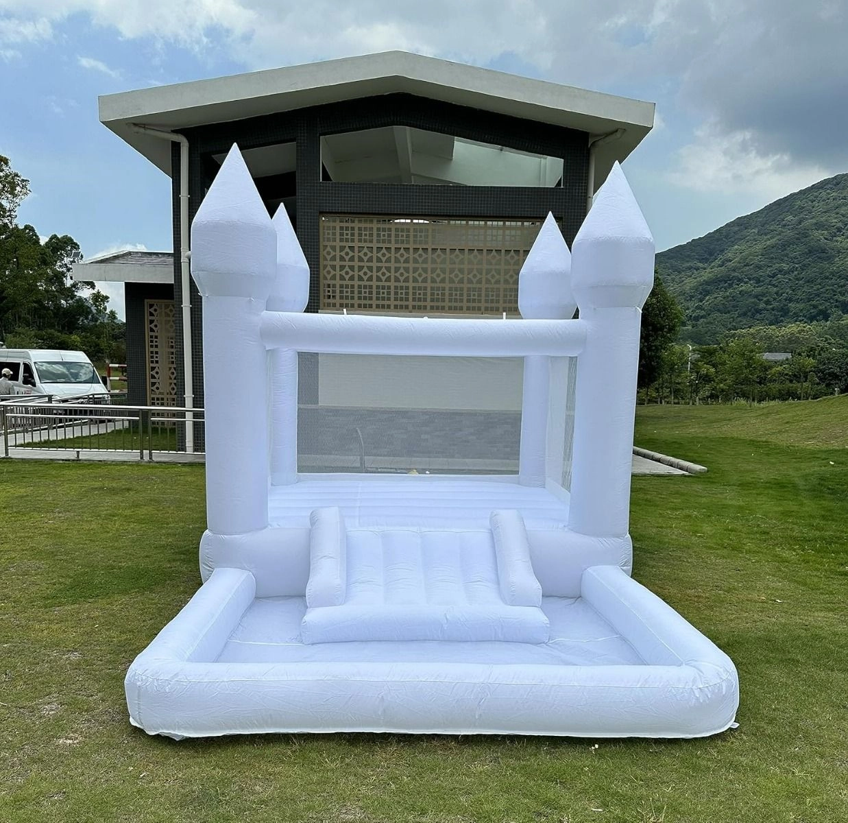 Inflatable Castle - 295 x 270 x 210cm 3+ years