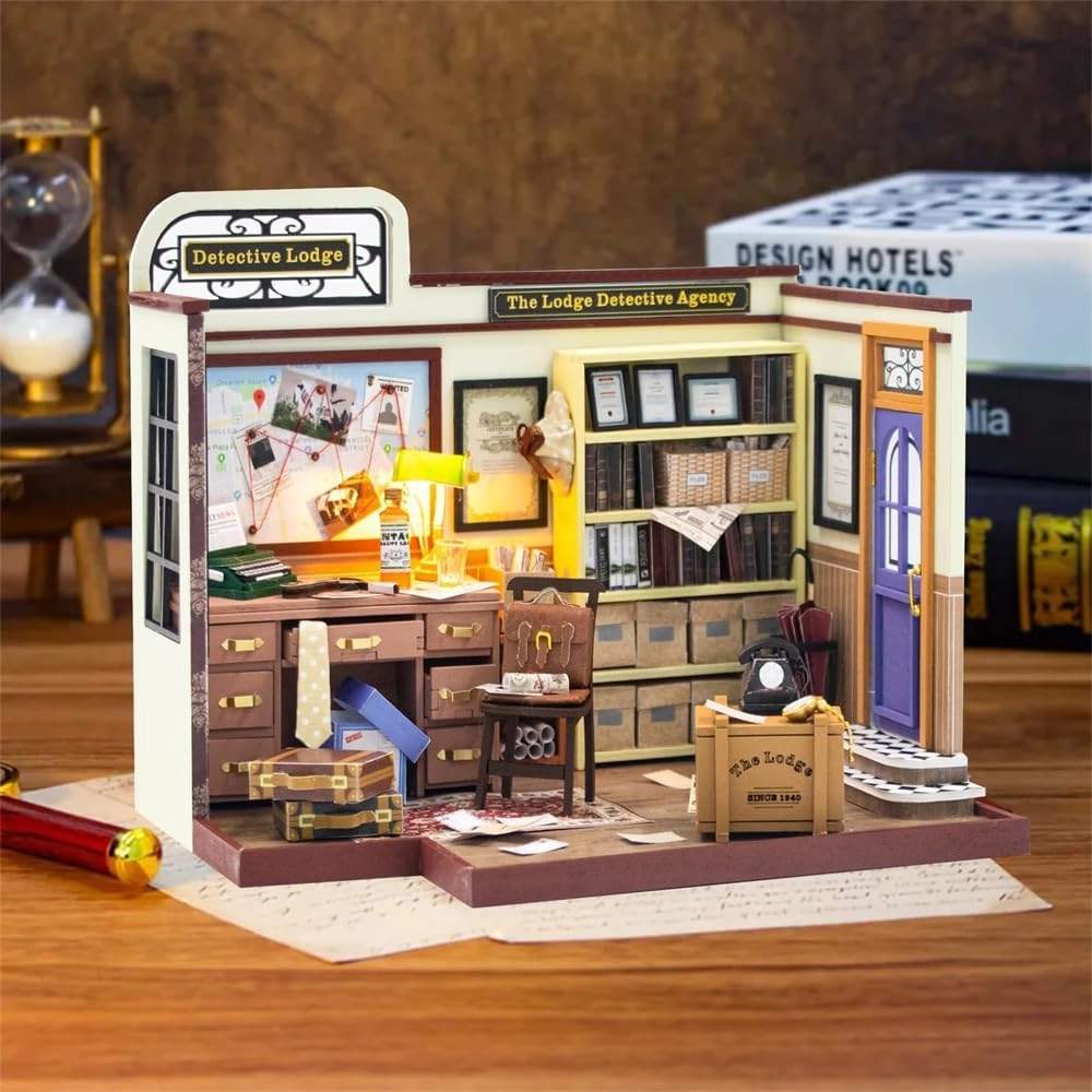 Miniature Dollhouse Kit - 1:24