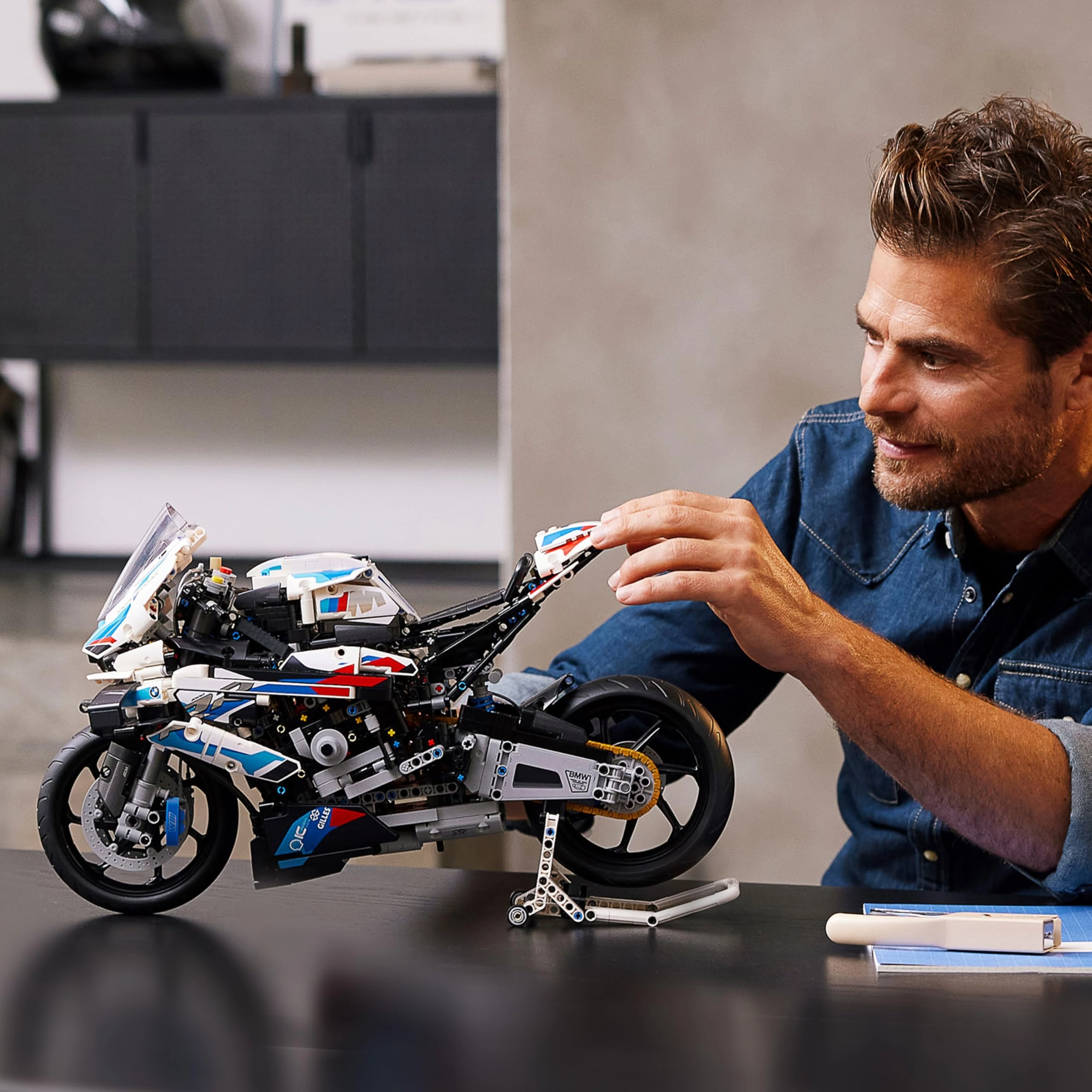 Technic BMW M 1000 RR (42130)