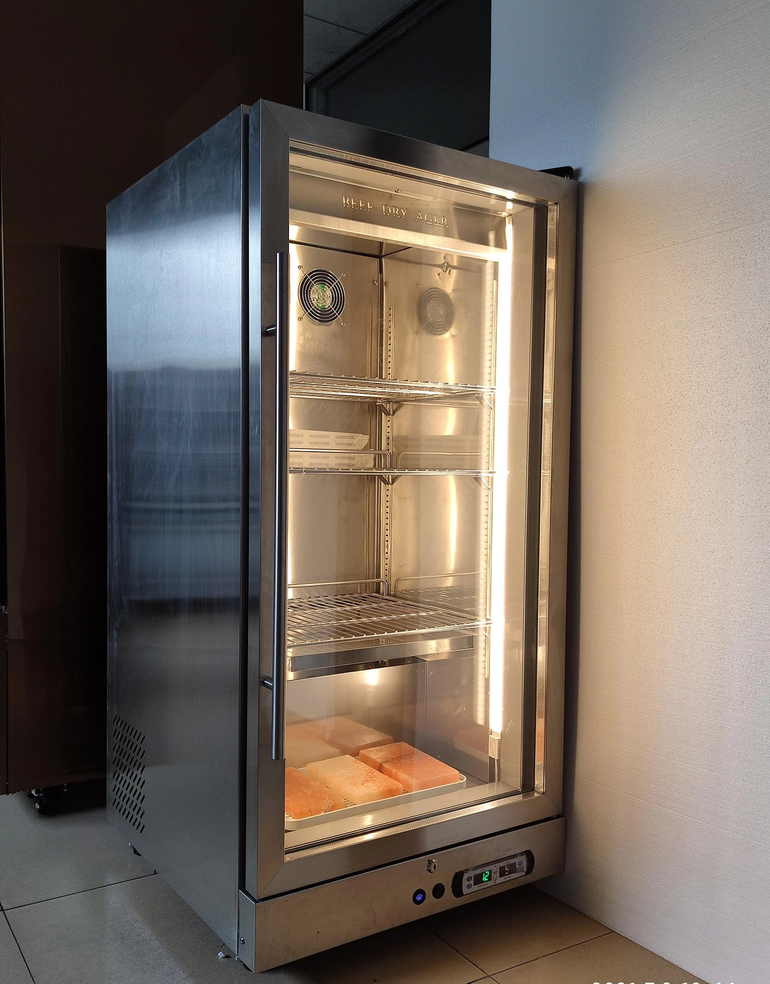 Commercial Aging Beef Showcase Freezer - 268 Liters -5℃~ to 10℃