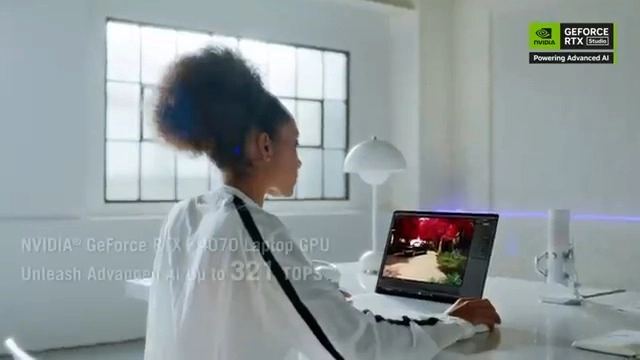 ROG Zephyrus G16 GA605WV-AI-OLED9132G - 16'' Ryzen AI 9 HX 370 32GB DDR5 1TB SSD