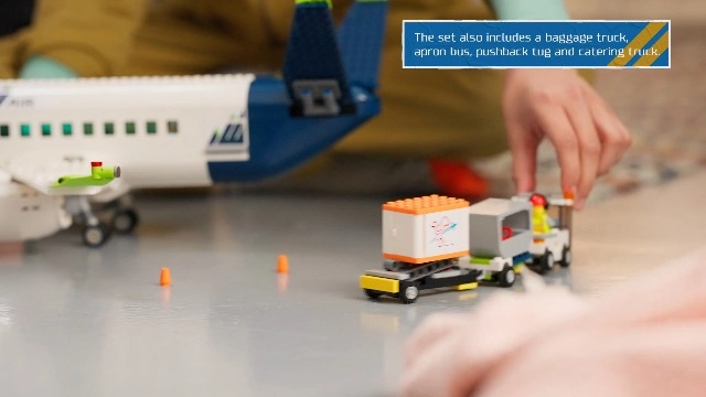 City Passenger Aeroplane (60367) - Large Plane Model 9 Minifigures