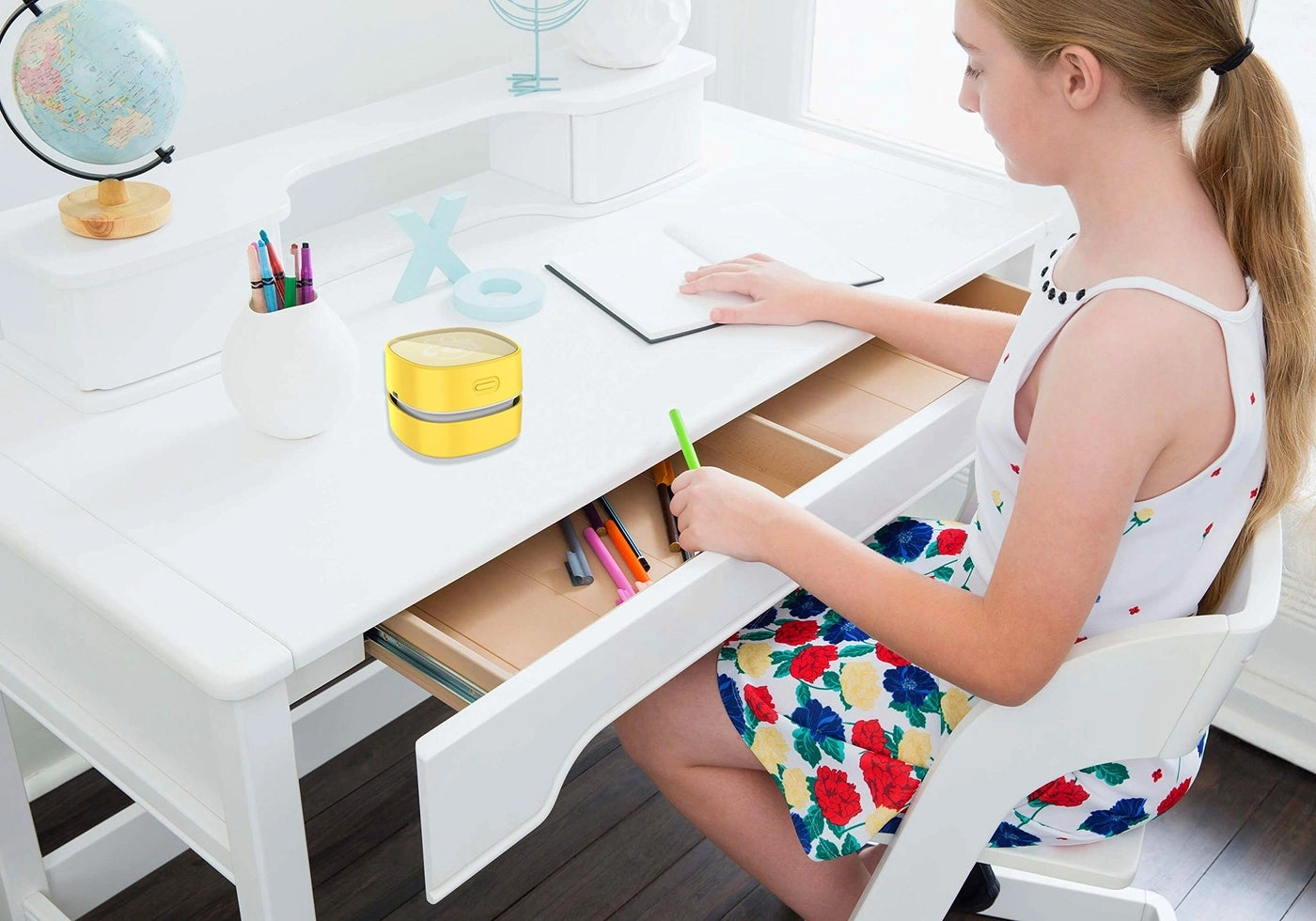 Desktop Vacuum Cleaner - Cordless 360º Rotatable 400 mins