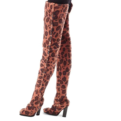 Gloria Estefan Doll - Plastic Ages 6+