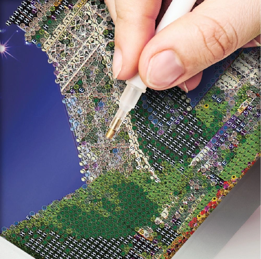 Light Up Crystal Canvas Eiffel Tower - 16 LED Multi Colour