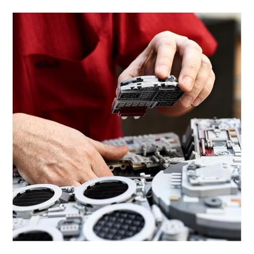 Star Wars Millennium Falcon (75192) - UCS