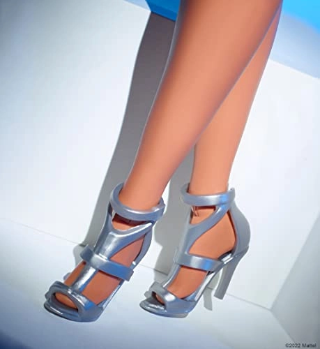 Barbie Looks - Brunette Wavy Hair Curvy Body Type