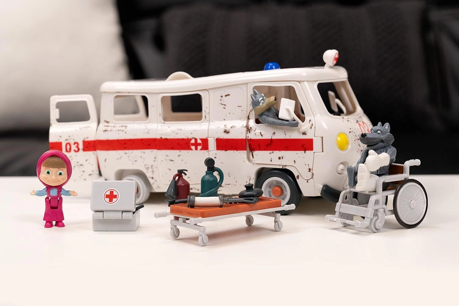 Masha Ambulance Play Set - 20 cm 3 articulated figures Ages 3+