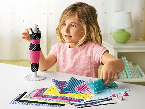 My First Fashion Designer - 411 years 30 pieces