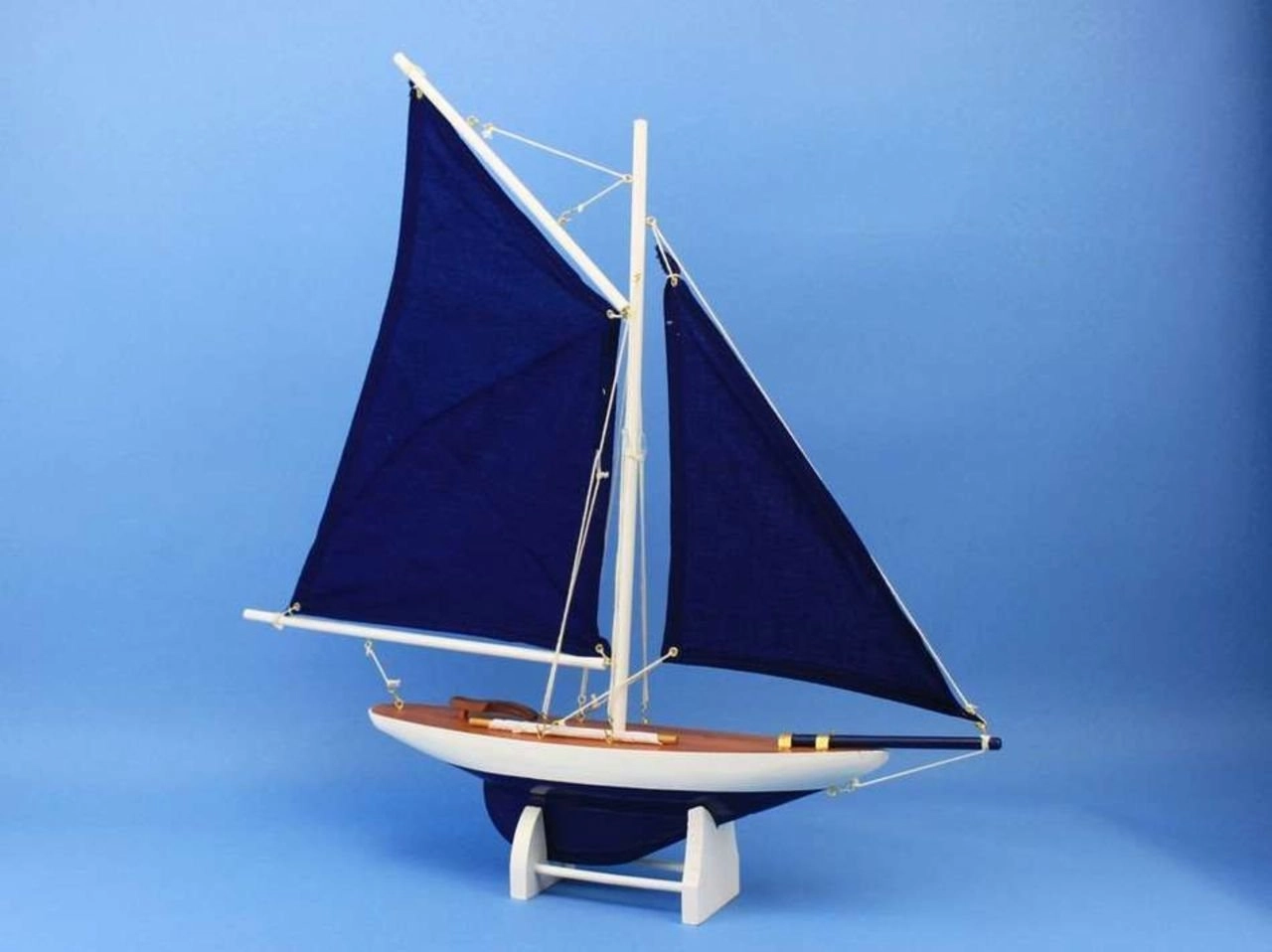 Americas Cup Contender - Wooden