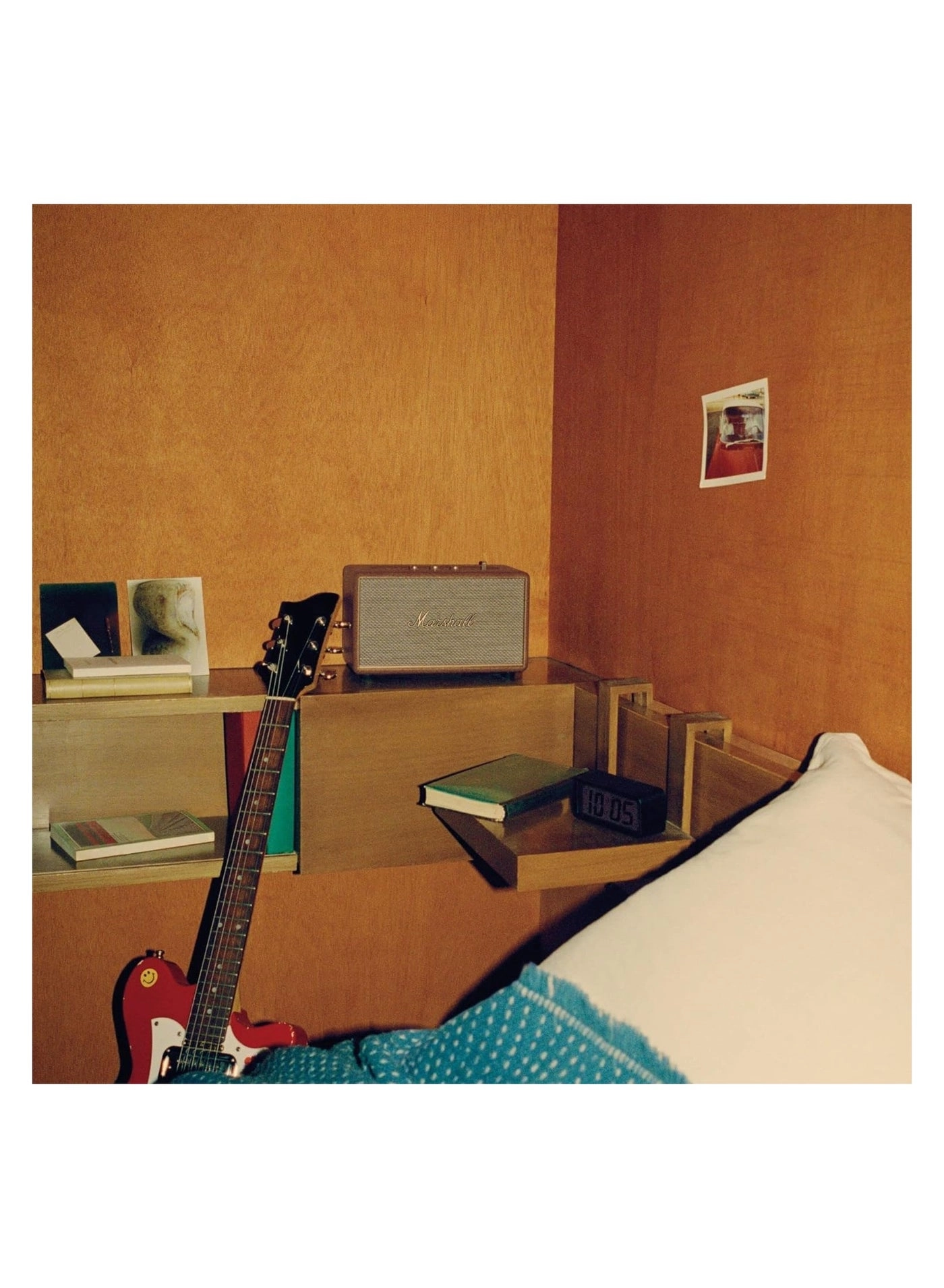 Acton III - Bluetooth 5.2 Wired Connectivity Brown