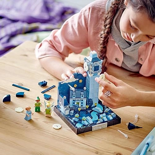 Disney Peter Pan & Wendy's Flight over London (43232) - Glow-in-the-Dark Big Ben Skyline Diorama