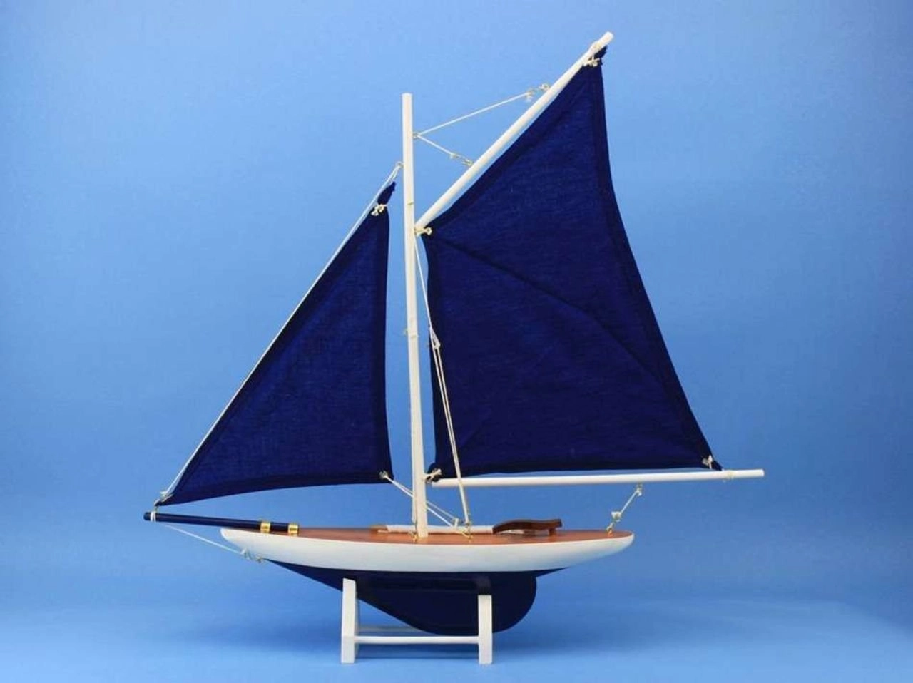 Americas Cup Contender - Wooden