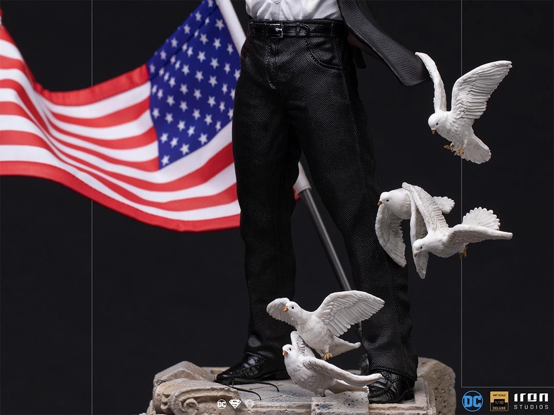 Clark Kent Deluxe - DC Comics - Art Scale 1/10 - Limited Edition Hand Painted Removable Cloth Flag