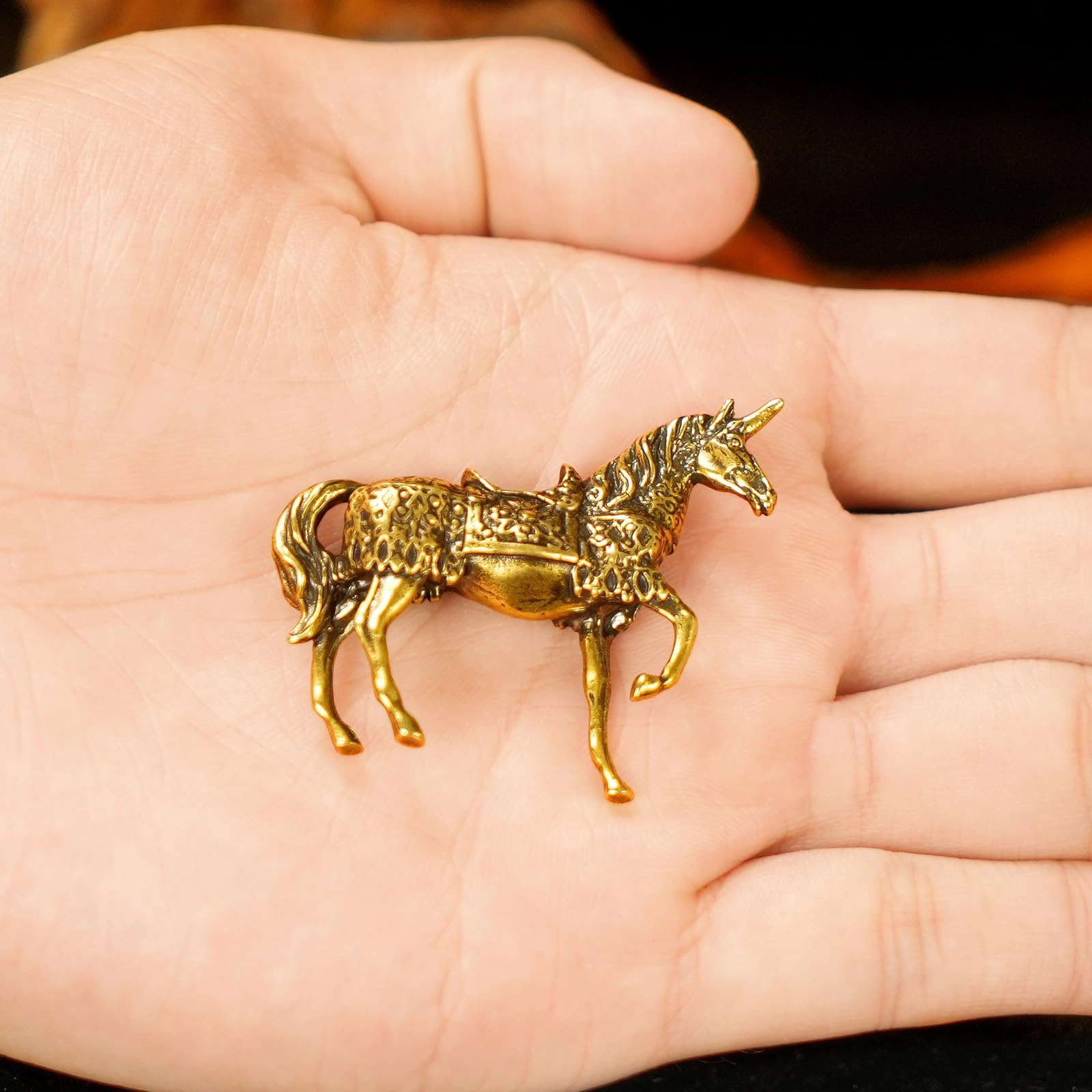 Armored Unicorn Statue (4.5 cm)