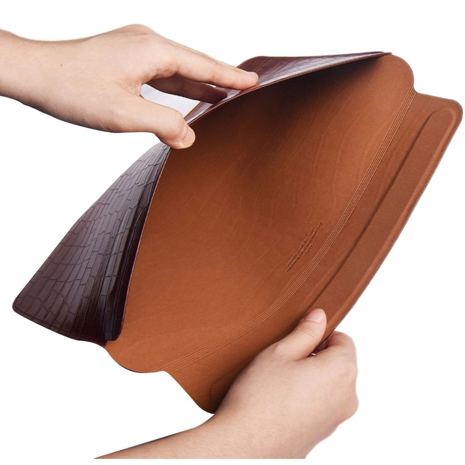Skin Croco Sleeve for MacBook 16.2-Inch