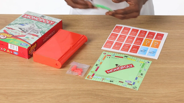 Monopoly: Grab and Go