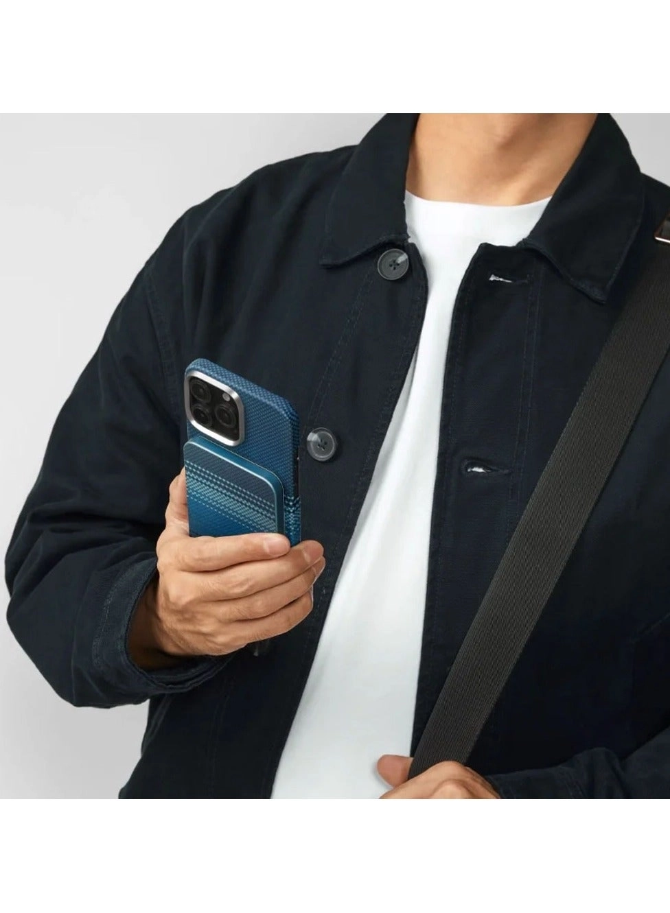 Aramid Fiber Magnetic Power Bank - 5000 Watt-hour 15W Qi2 Certified