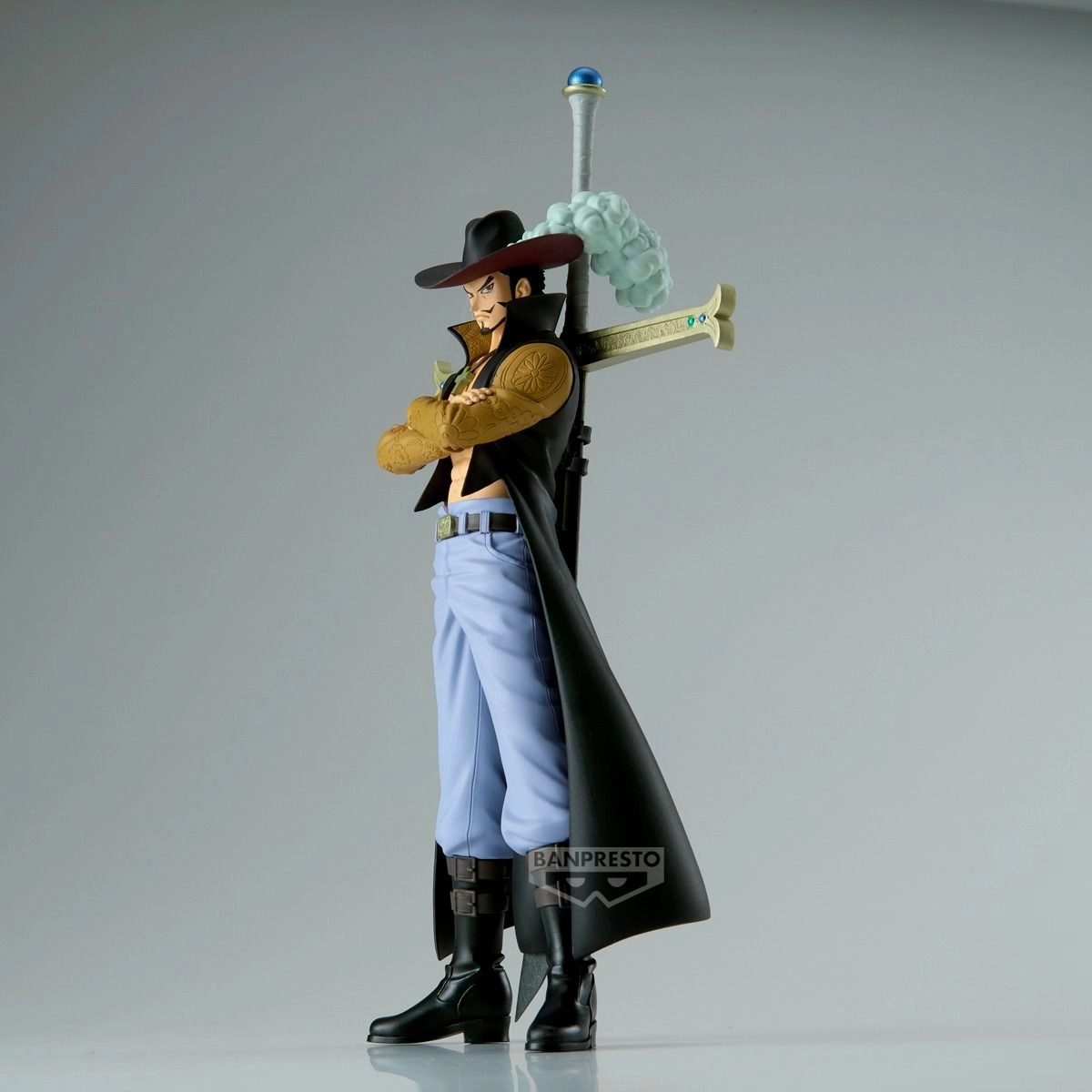 Dracule. Mihawk Statue - One Piece