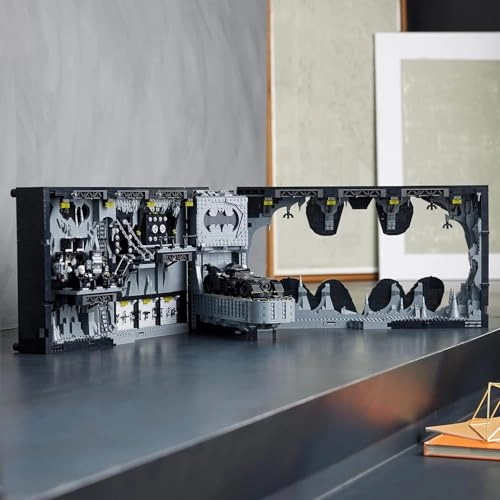 DC Batman Batcave Shadow Box (76252)