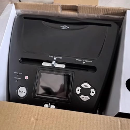 Film & Slide Scanner - 2.4" LCD 16MP 35mm