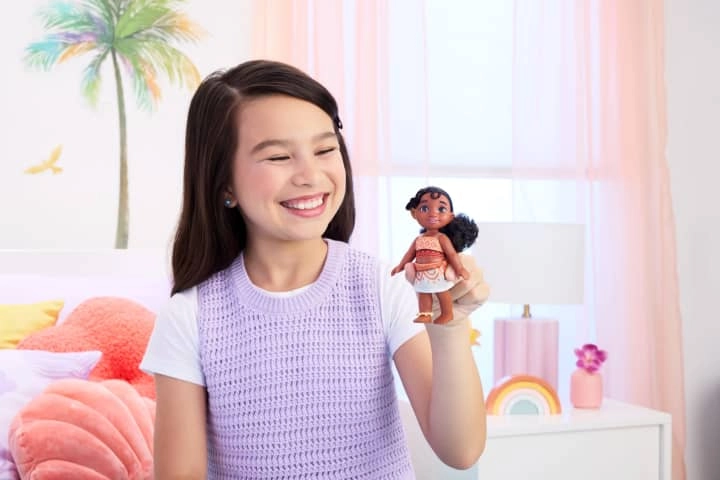 Simea Fashion Doll - Wavy Hair True-to-movie Outfit Ages 3+