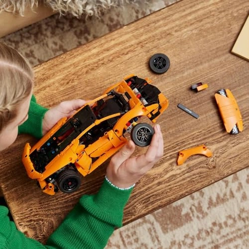 Technic Lamborghini Huracán Tecnica (42196) - Ages 9+ V10 engine