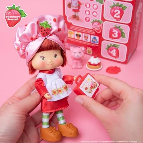 Strawberry Shortcake Fashion Doll - 5.5-inch Poseable